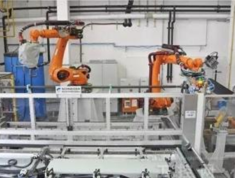 引进抛丸机器人对储罐底板进行除锈,能有效提高工作效率