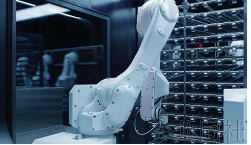 日本松下电器公司推出由机器人配菜的智能餐厅，将在中国北京开业