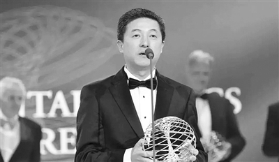 2013年，张首晟获得俄罗斯富商尤里·米尔纳设立的尤里基础物理学前沿奖。