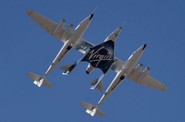 Virgin Galactic 成功完成首次载客太空航行测试