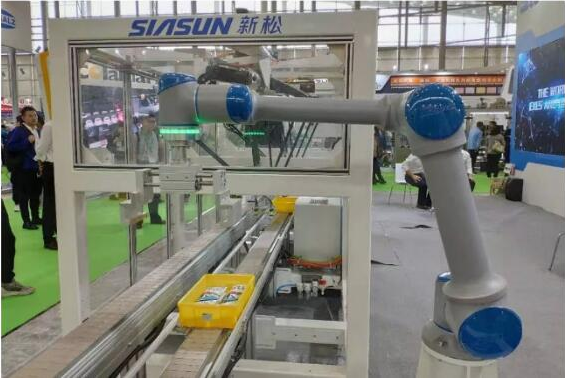 臂展1400mm的协作机器人首次亮相