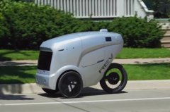 时髦的“三轮车”REV-1机器人在密歇根州送餐